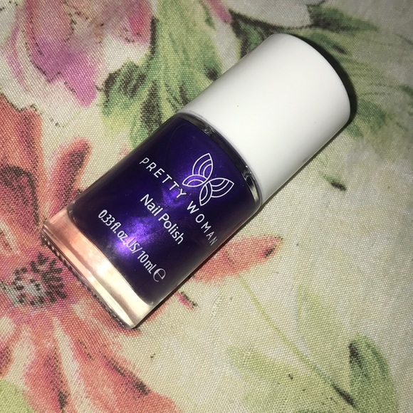 Nail polish in the color “electric love” - Picture 1 of 2